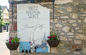 >http://www.weingut-dahlem.de